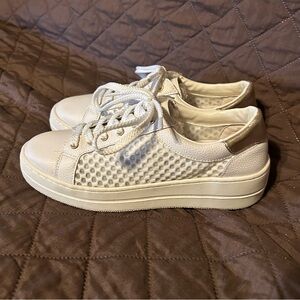 Steve Madden White with Gold Leather with Mesh Sneaker 6.5